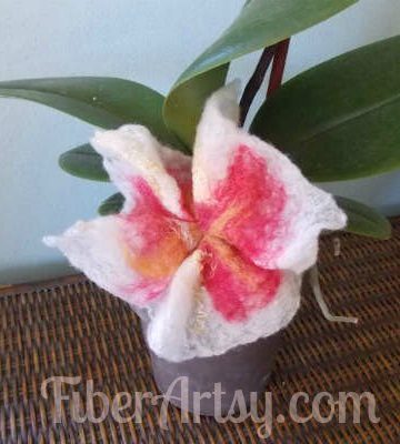 How to Make Felted Flowers, Fiberartsy.com